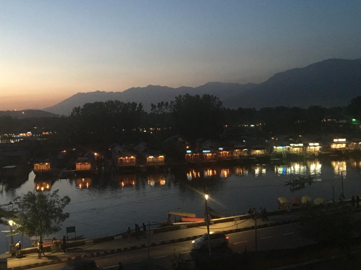 Shah Abbas Hotel At Dal Lake Srinagar (Jammu and Kashmir) Ngoại thất bức ảnh
